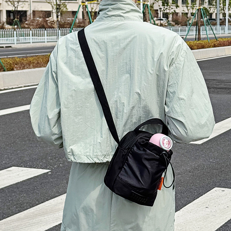 Cute color-blocking water cup bag, large-capacity multi-layer lightweight travel mom bag, single-shoulder crossbody bag, bucket bag, clutch bag details Picture
