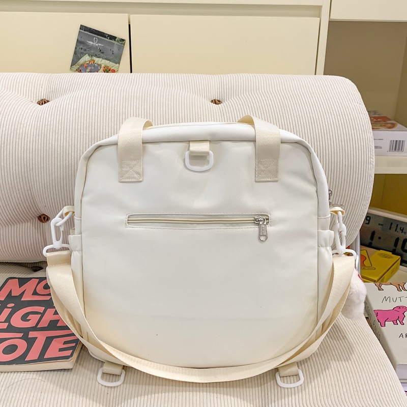 A cute Japanese girl with a small appetite, smudges a transparent pain bag. A student with a high level of appearance has a single-shoulder crossbody bag and a backpack for class Specification drawing
