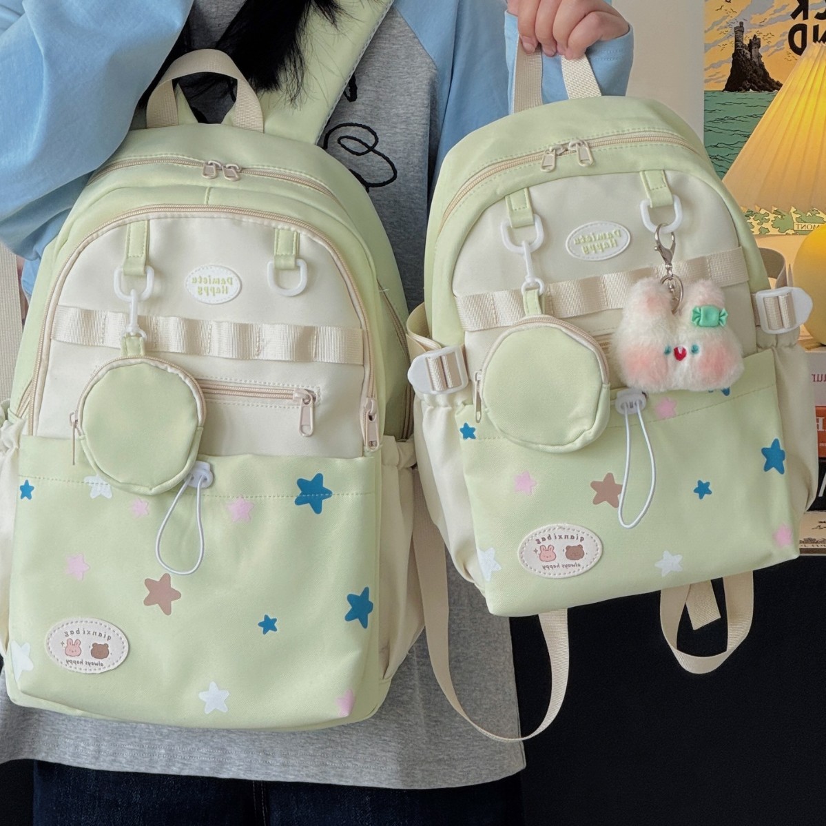The new Japanese-style women's bag is of high appearance level, sweet and fresh. It is a simple, casual, versatile and lightweight backpack for middle and high school students full figure
