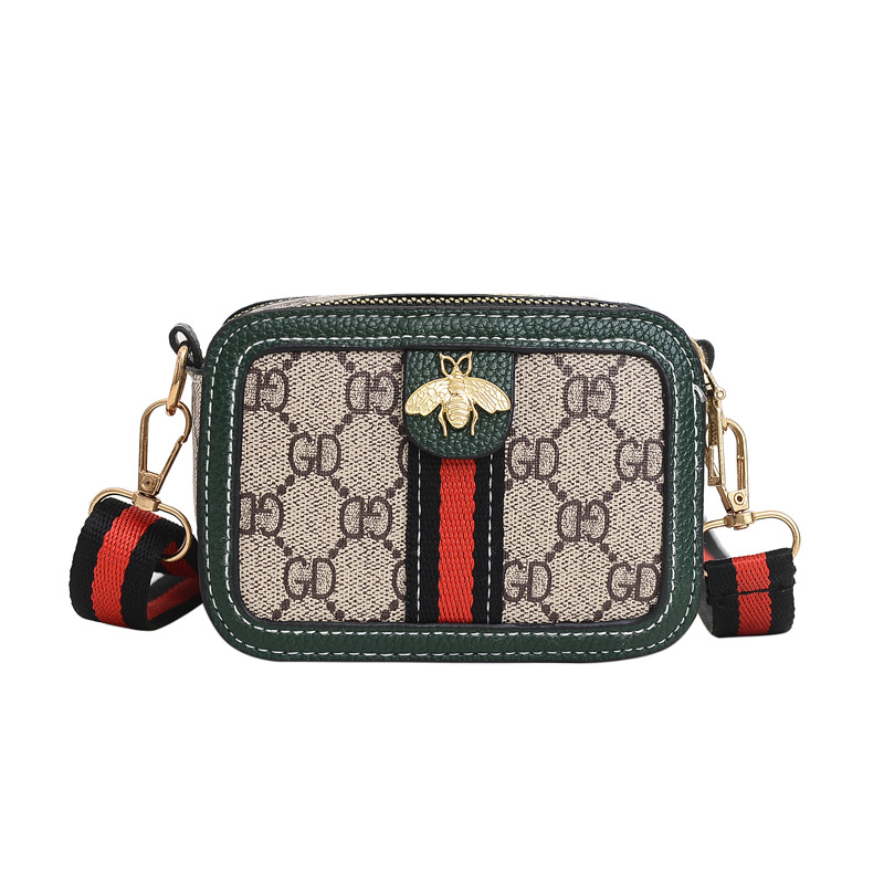 The 2024 new children's bag is a cute and stylish crossbody bag for girls, a one-shoulder bag for little girls, and a cute princess mini bag Item Picture