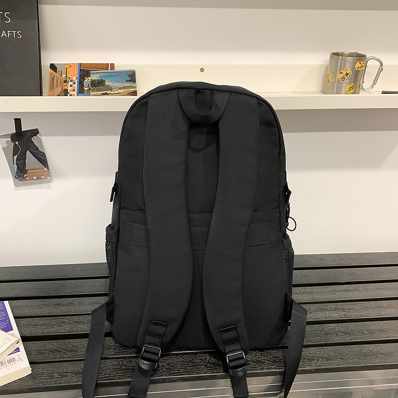 A lightweight backpack for sports, a large-capacity outdoor casual single-shoulder bag, a versatile new schoolbag for short trips and fitness Application Scenario