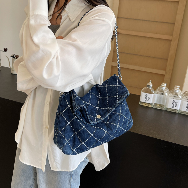 Fashionable and versatile diamond-shaped chain bag for women, 2024 new spring/Summer laid-back style denim texture single-shoulder crossbody bag details Picture