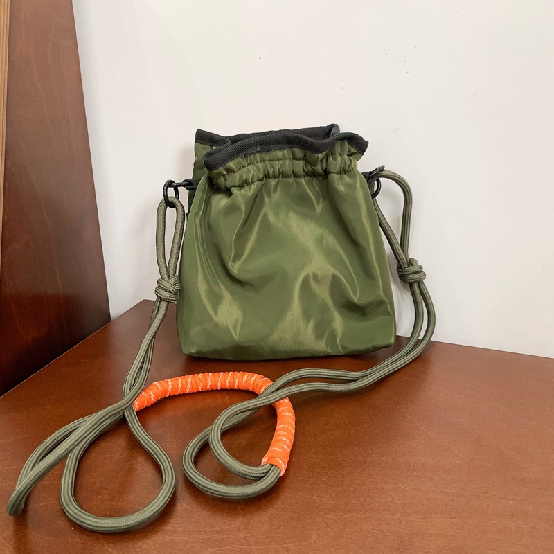 ins Trend brand grid crossbody bag, simple and unisex single-shoulder small bag, outdoor commuting portable phone bag Specification drawing