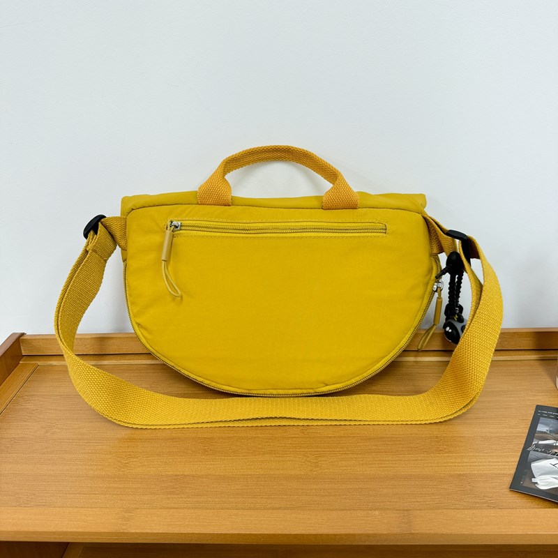 A new high-appeal commuting small crossbody bag, single-shoulder bag for men and women, casual, simple, lightweight and versatile, large-capacity chest bag Specification drawing
