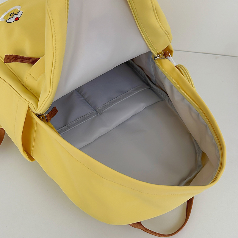 Super light and cute large-capacity schoolbags for junior and senior high school students, single-shoulder bags for casual travel, and versatile backpacks Application Scenario