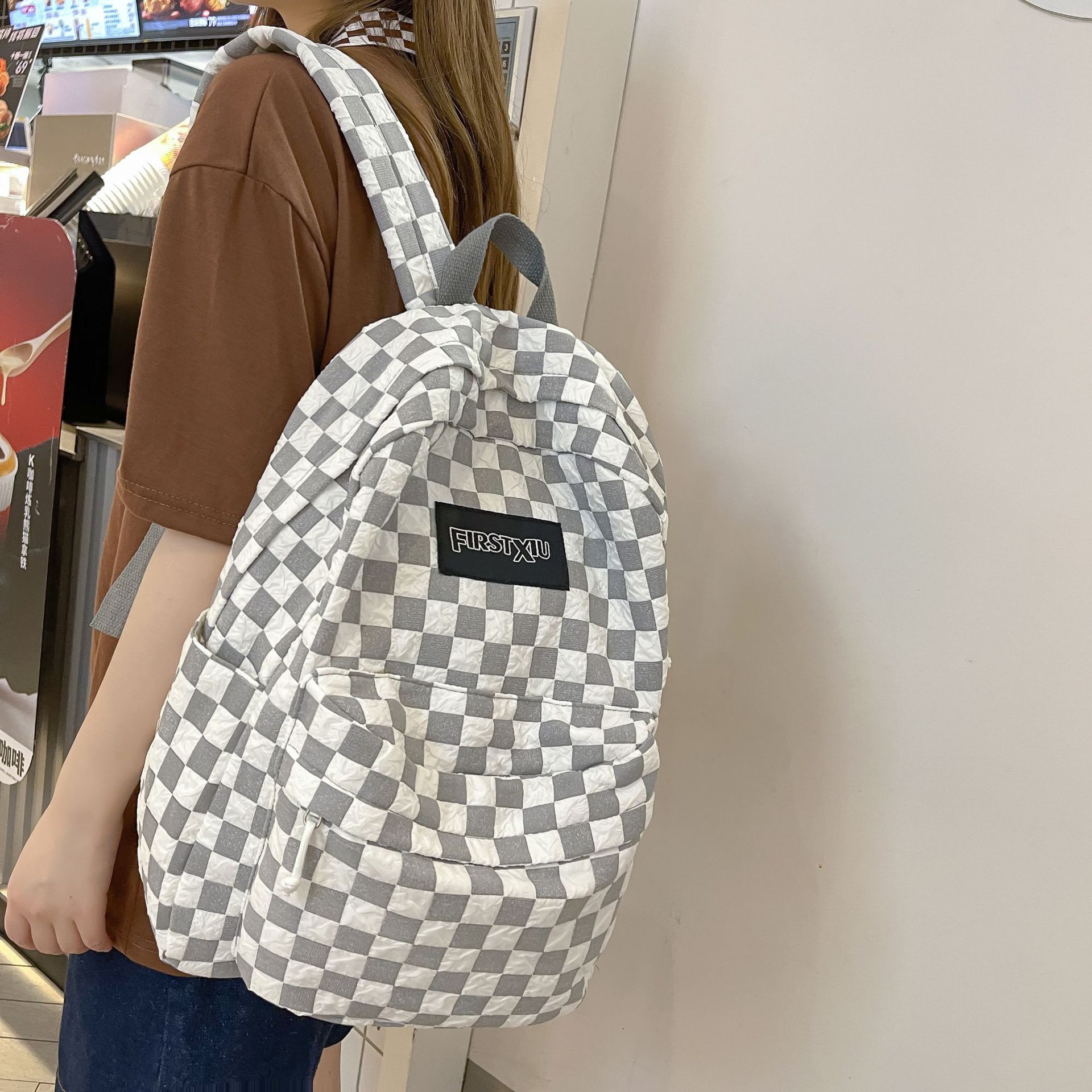 The new checkerboard backpack from Dicailo is a schoolbag for junior and senior high school students, a fresh and stylish summer backpack for girls, and a trendy travel bag Application Scenario