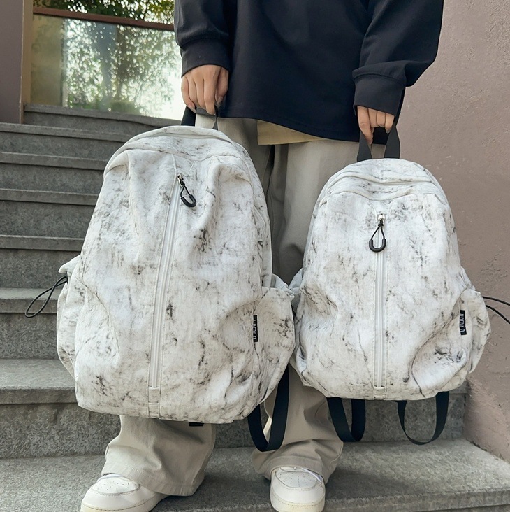 Large-capacity dark-patterned schoolbag with a design sense for junior high school students, high school and college students, couple workwear style computer backpack full figure