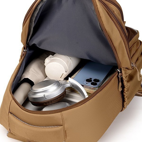 A new, sweet and cute Capibara backpack with a high appearance level, a lightweight and large-capacity shoulder bag for children in grades 3 to 6 Application Scenario