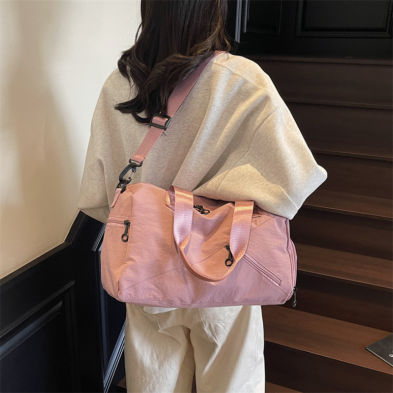 The 2025 new Fitness large-capacity short-distance travel bag is a versatile outdoor storage bag, lightweight, casual and fashionable single-shoulder bag full figure