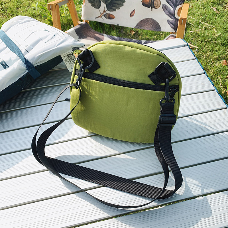 A new high-appeartion-level outdoor commuting lightweight crossbody bag, a couple's casual, simple, fashionable and versatile crossbody bag Specification drawing