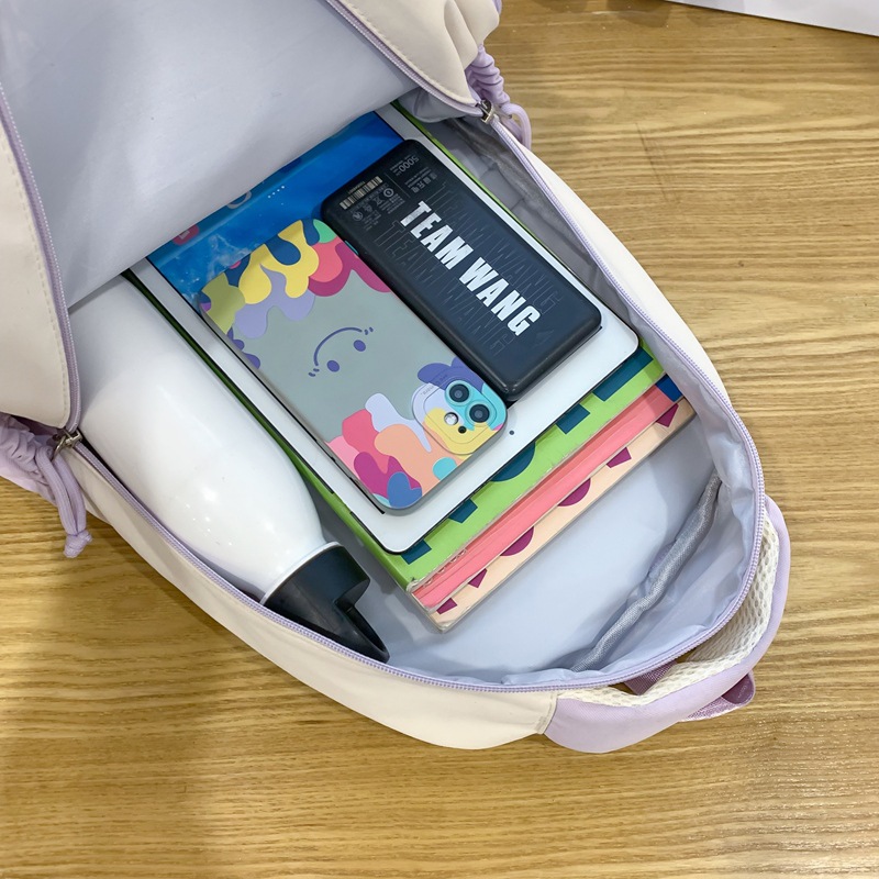 Junior high school student's college-style backpack for the back-to-school season, a fresh, sweet and color-blocking backpack for girls on campus Application Scenario
