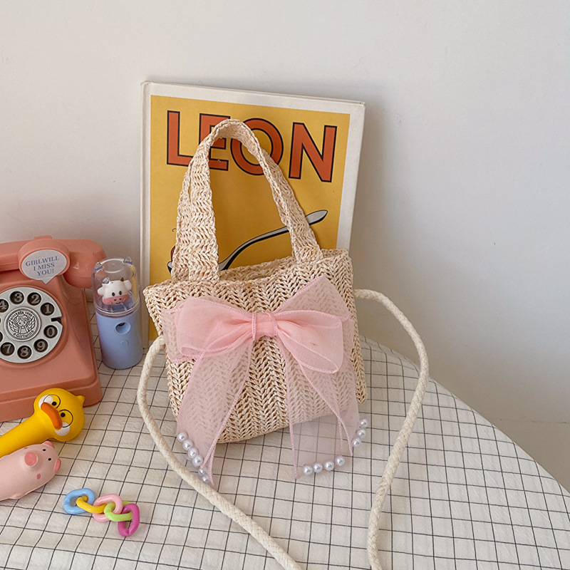 A fashionable crossbody bag for girls, a woven handbag, a lightweight coin purse for outings, a 24-year-old bestseller, a crossbody bag for girls Application Scenario