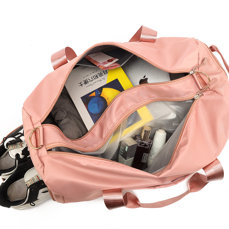 Multi-functional portable fitness bag, women's convenient multi-compartment outdoor leisure travel bag, large-capacity single-shoulder luggage bag Application Scenario