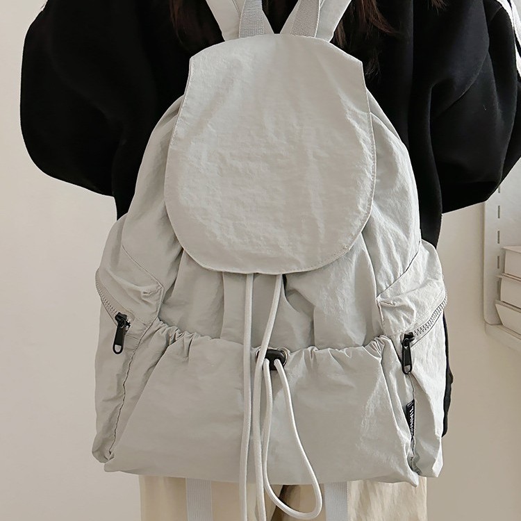 A new Korean niche lightweight nylon fabric backpack for girls, a casual and fashionable drawstring travel backpack with large capacity full figure