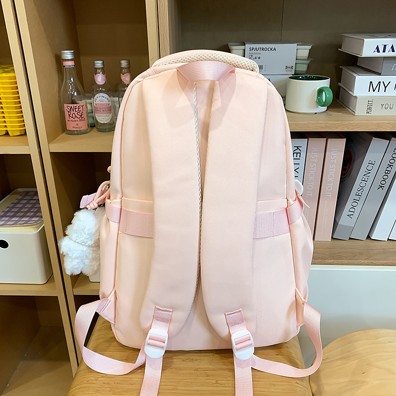 A new Japanese-style backpack with a high level of appearance, fresh, sweet and cute giraffe-shaped design. It is a lightweight and large-capacity backpack for junior and senior high school students Specification drawing