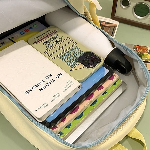 A new high-appeal, fresh and sweet macaron-colored tutorial bag for junior and senior high school students, a lightweight travel backpack with large capacity Application Scenario