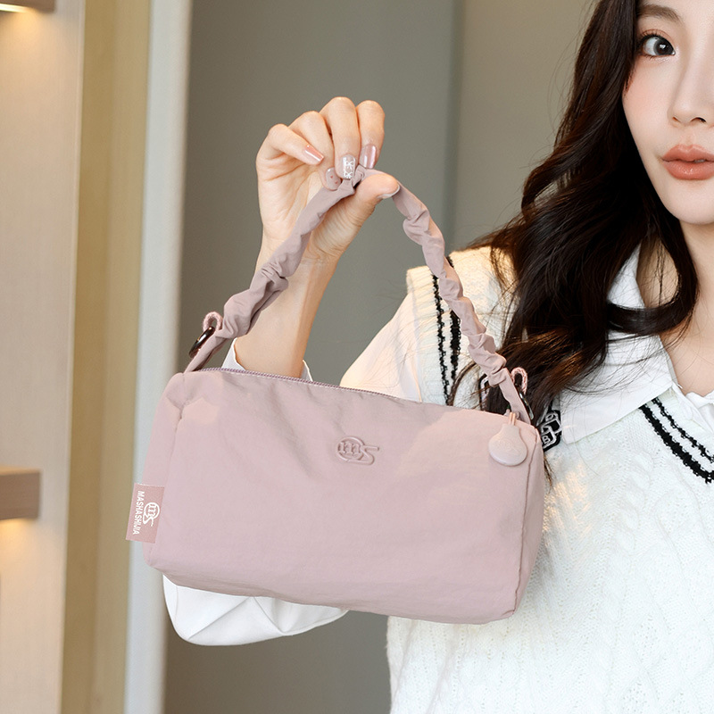 High appearance level, stylish and trendy 2025 new crossbody bag, versatile and casual small bag, canvas single-shoulder commuter bag details Picture