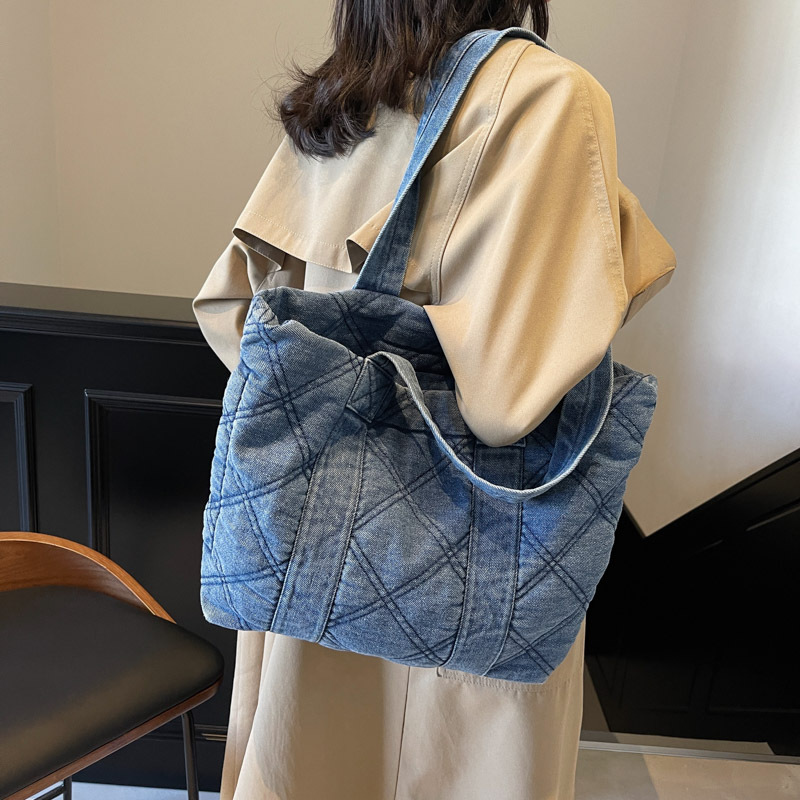 Tote bag, women's retro denim bag, casual large-capacity diamond-shaped handbag, college student class bag, commuting bag full figure