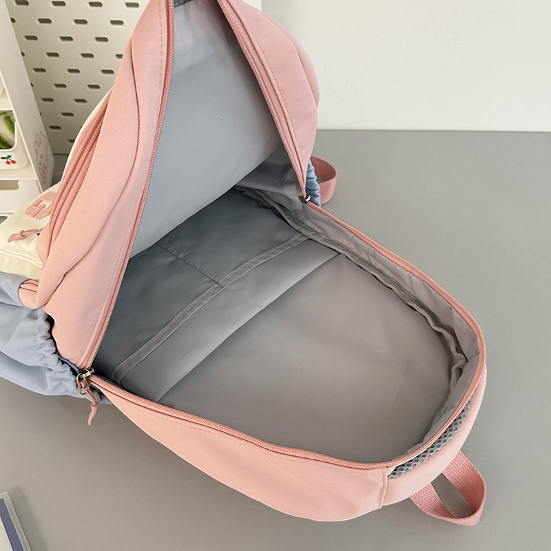 Children's mini color-blocking backpack, versatile college student small bag, commuting mom bag, ladies' travel small backpack Application Scenario