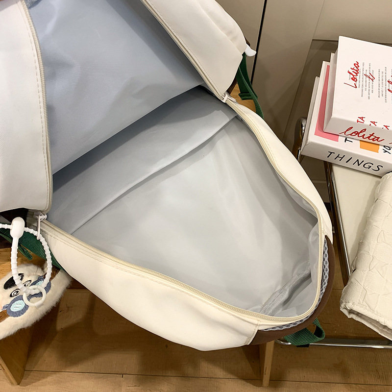 High-appearance-level, niche color-blocking schoolbag for junior high school girls and senior high school students, large-capacity Korean version of the ins school style backpack Application Scenario