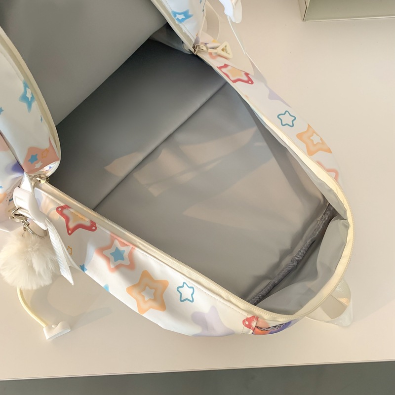 Korean-style schoolbags for female college students with a niche design sense, high school students with a high appearance level backpack, and middle school students with a campus style backpack Application Scenario