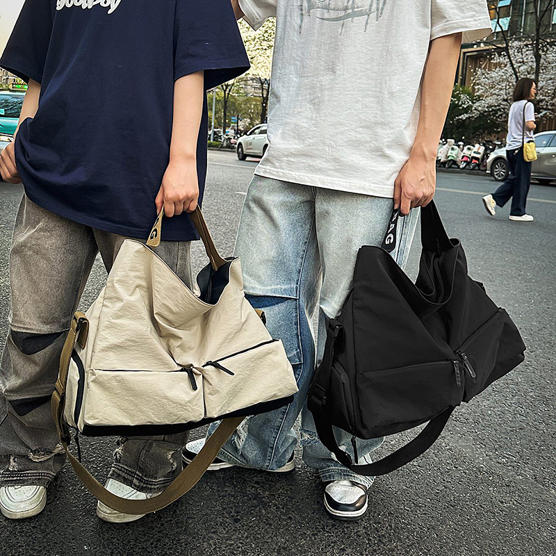 Japanese-style trendy workwear style large-capacity couple casual travel single-shoulder bag, dry and wet separation sports and fitness crossbody bag full figure
