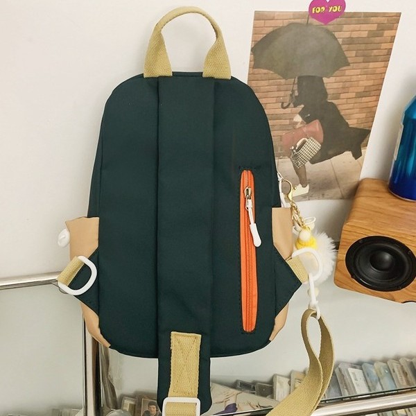 A new high-appearance-level workwear style color-blocking and patchwork chest bag for couples, a lightweight travel and mountaineering crossbody bag Specification drawing