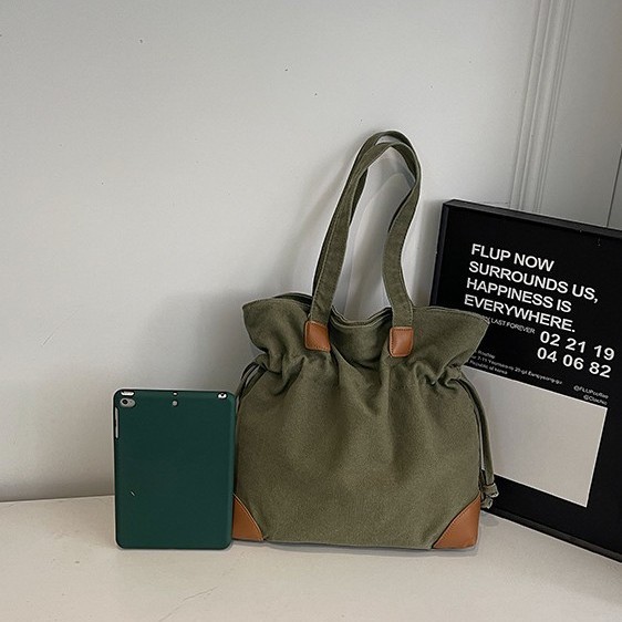 The new drawstring mouthwash mini crossbody bag is a casual, simple, lightweight and versatile large-capacity crossbody bag Specification drawing