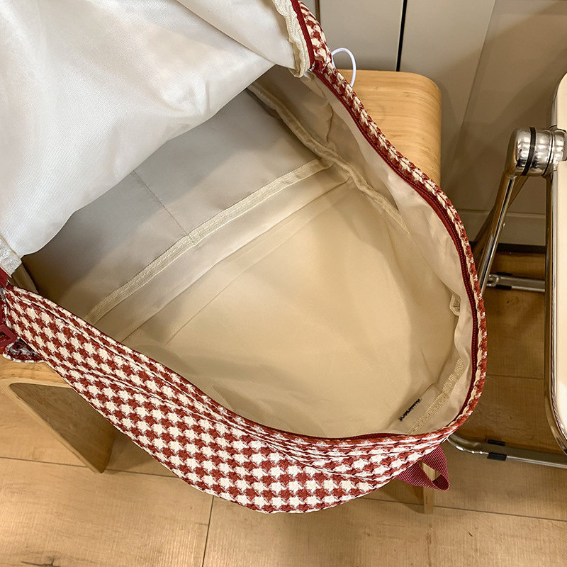 Japanese-style Instagram checkered schoolbag, Korean-style fresh and cute backpack for junior high school students, and backpacks for girls and high school students Application Scenario