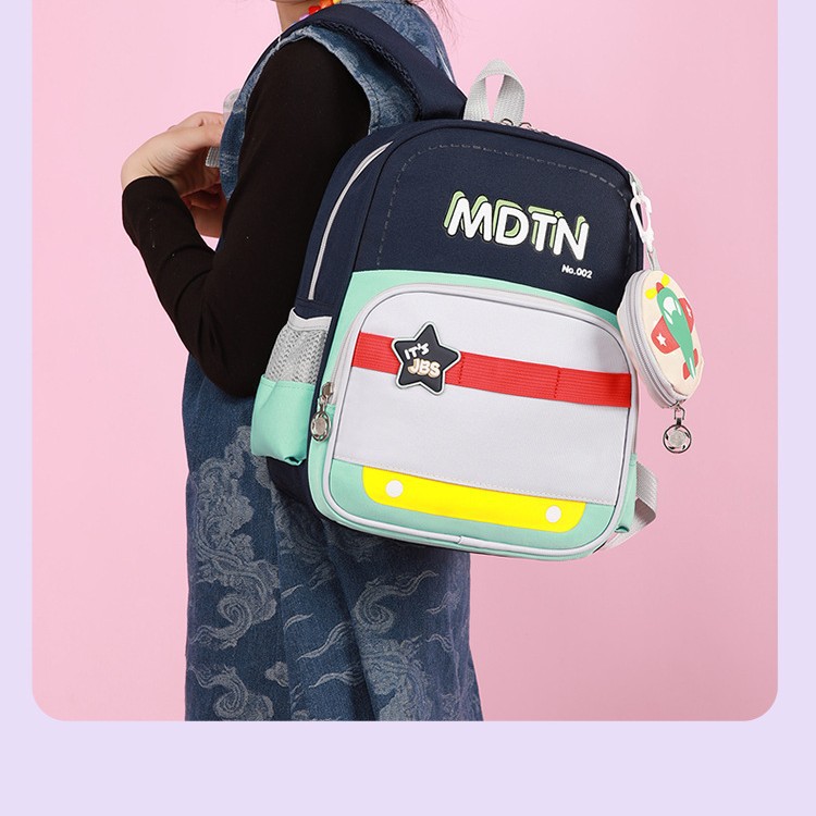 A new high-appearancelevel, sweet and cute schoolbag for primary school students in grades 1 to 3, with a large capacity for casual, light and commuting details Picture