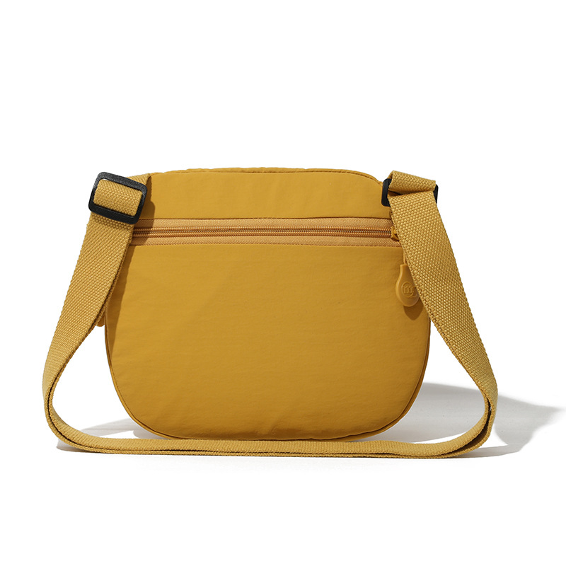 A new ultra-light and portable sporty crossbody bag with a high aesthetic level, featuring a Korean-style Instagram casual and simple travel and mountaineering crossbody bag for women Specification drawing