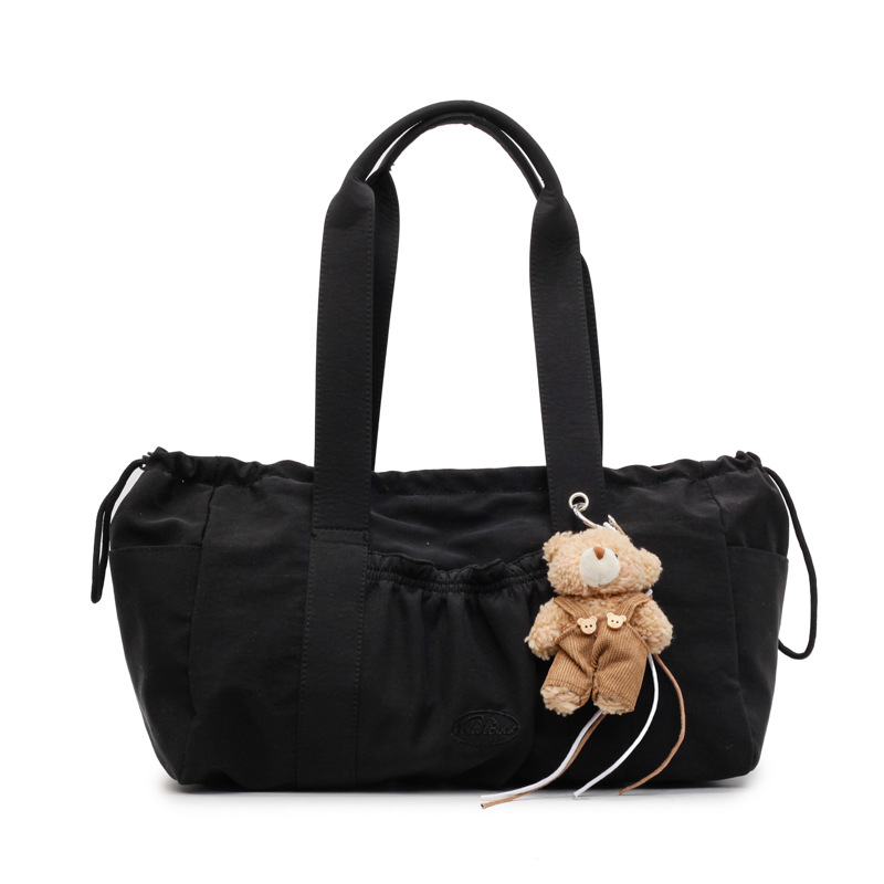 This is a female summer pleated college student artistic crossbody bag with a large capacity and Korean style. It is a versatile tote bag for commuting Item Picture