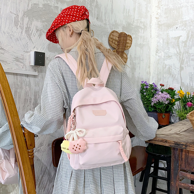The new schoolbag is a simple and elegant one for junior high school students, a cute backpack for traveling, and a high level of appearance for female students on campus details Picture