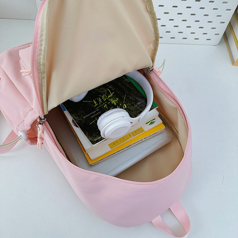 A new high-appeartion-level, fresh and cute backpack with a college style. It is a casual, simple, lightweight and versatile backpack for middle and high school students Application Scenario