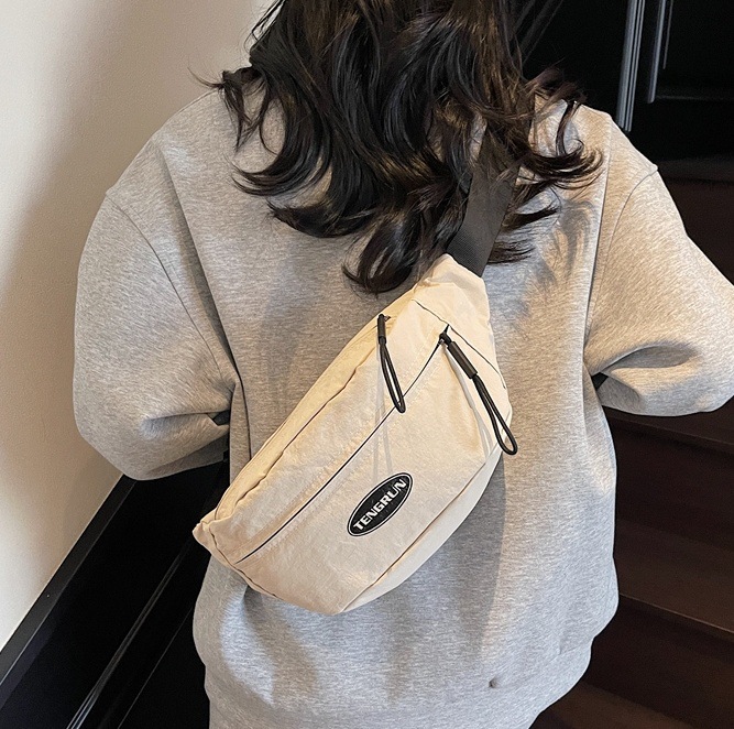 Spring casual chest bag, men's trendy crossbody bag, lightweight phone bag, student Japanese-style sports small backpack, single-shoulder bag full figure