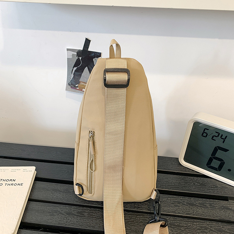 Trendy new single-shoulder bag for both men and women, fashionable, simple and versatile chest bag, casual travel couple crossbody bag Application Scenario