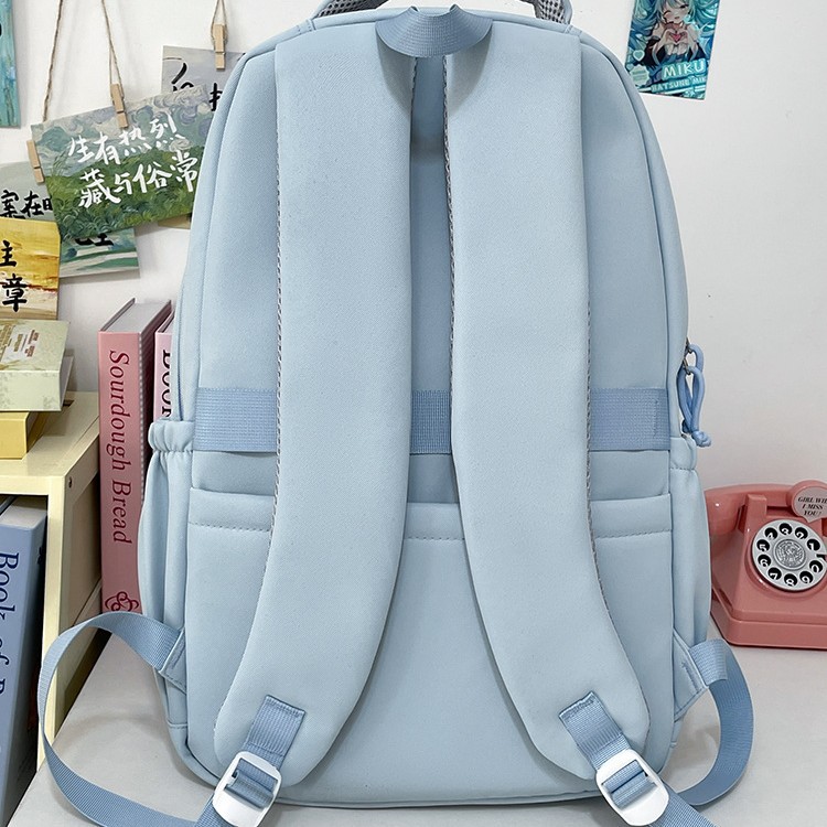 The new Japanese-style high-appearance-level schoolbag is a casual, simple, lightweight and versatile backpack for primary and secondary school students. It is suitable for commuting and has a large capacity Specification drawing