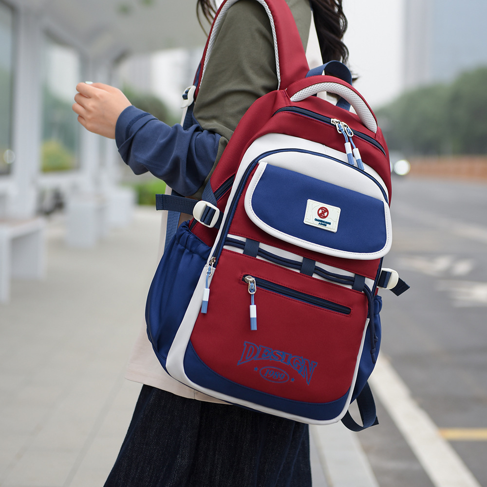 A new high-appearance-level forest-themed ins fresh and sweet backpack for junior and senior high school students, a light spring outing travel and mountain climbing backpack full figure