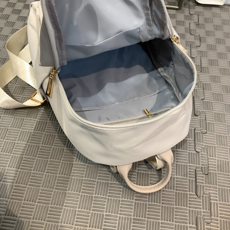 New trendy and fashionable backpack with high appearance standards, simple and casual backpack, niche design, large-capacity commuting schoolbag Application Scenario
