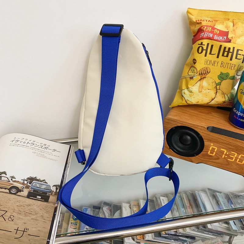 A new Korean ins workwear style off-the-shoulder bag for couples, a lightweight mountaineering and travel crossbody bag Specification drawing