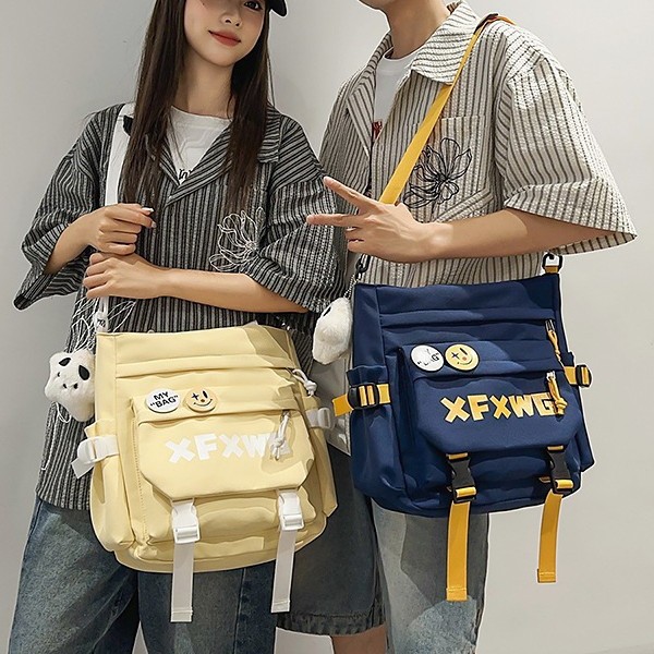 A new high-appearing-level college style, fresh and sweet letter tutorial bag, a multi-purpose lightweight crossbody bag for junior and senior high school students full figure