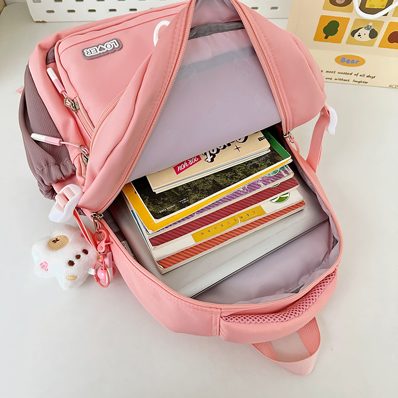 A new high-appeal, fresh, sweet and cute cartoon bear backpack from Korean Instagram, a lightweight backpack for junior and senior high school students Application Scenario