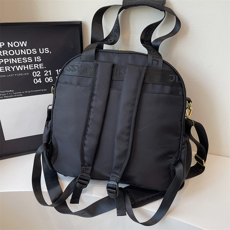 A new high-capacity solid-color tote bag in Korean style, featuring a high-end, casual, simple and lightweight design. It is a fashionable and versatile crossbody bag for commuting Specification drawing