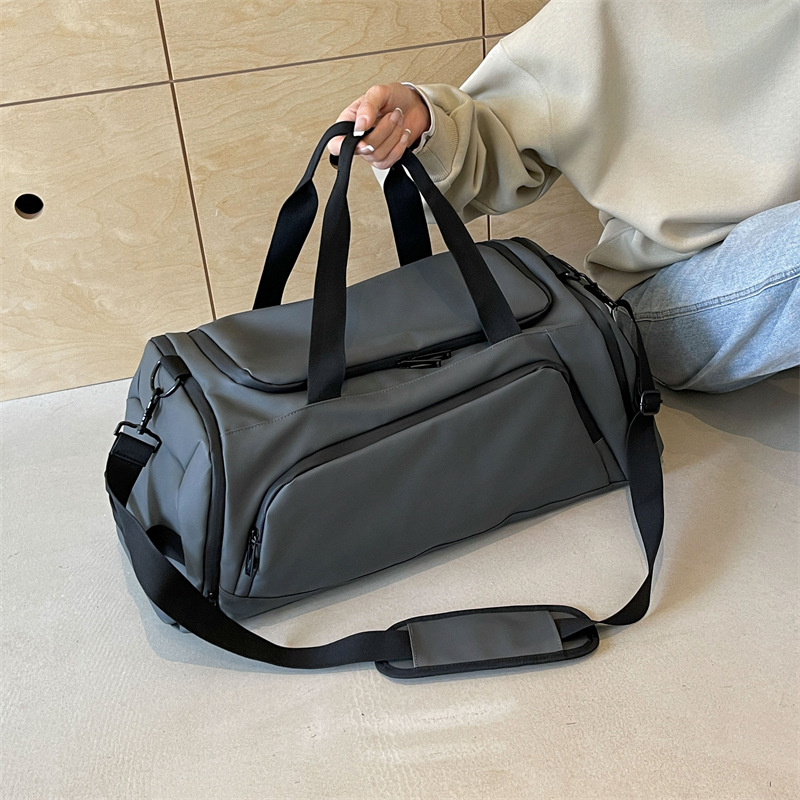 Wholesale fitness bags, training and exercise bags, large-capacity travel bags, dry and wet separation, hand-held bags, shoulder bags, crossbody bags, custom logos Application Scenario