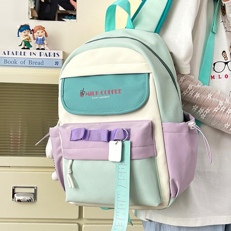 A new Japanese-style simple backpack for girls, fashionable and versatile. It's a daily casual backpack for women details Picture