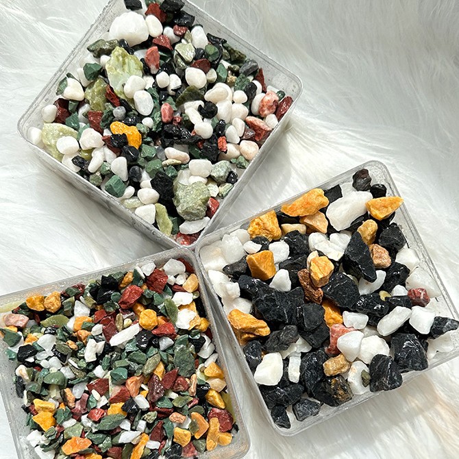 Factory wholesale of five-color stones, colored pebbles, adhesive stone flooring, terrazzo aggregates, garden landscaping, courtyard and home decoration details Picture