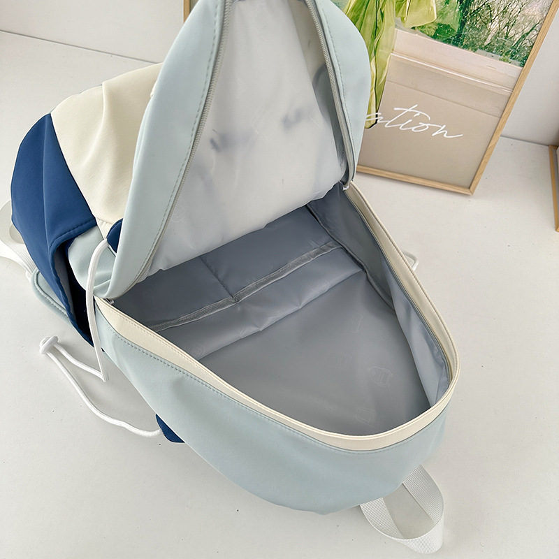 A cute color-blocking backpack for female college students in 2025, a large-capacity travel backpack for junior and senior high school students Application Scenario