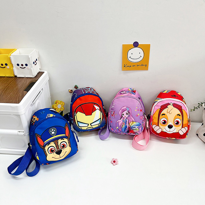 New versatile crossbody bag for little girls, cute small chest bag for going out, cartoon little boy coin purse Application Scenario