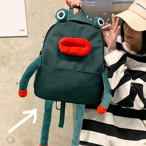 A creative, unique, funny and cute frog backpack for a Japanese girl. It's a eye-catching backpack for her best friend when she goes out or goes shopping details Picture