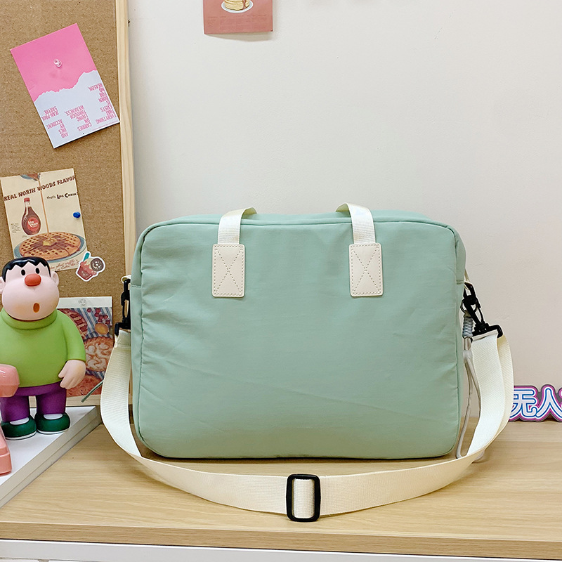 The 2025 new versatile soft girl handbag features a high-end and niche design, a single-shoulder crossbody bag, and a commuter girl tote bag Specification drawing